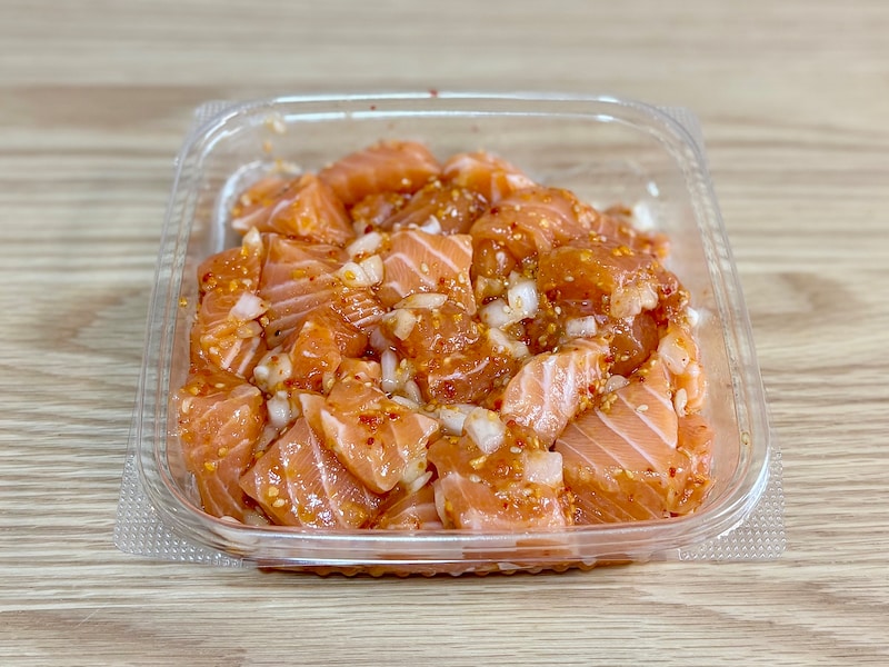 「ハワイアンサーモンポキ」 100gあたり 578円（税込）