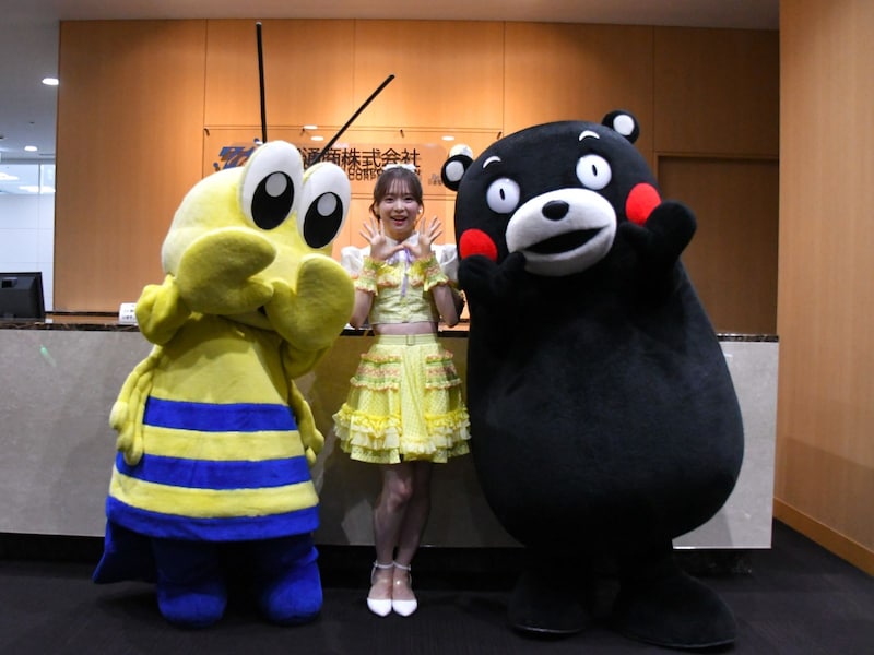 キュートな3人＝8月25日、東京都港区