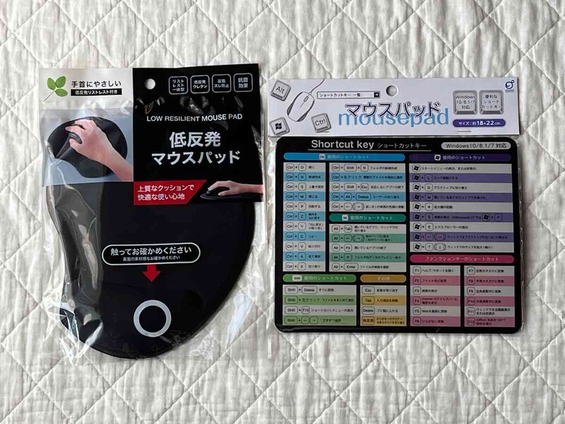 キャンドゥの「抗菌 低反発リストレスト付きマウスパッド」（左）、「ショートカットキーマウスパッド」（右）