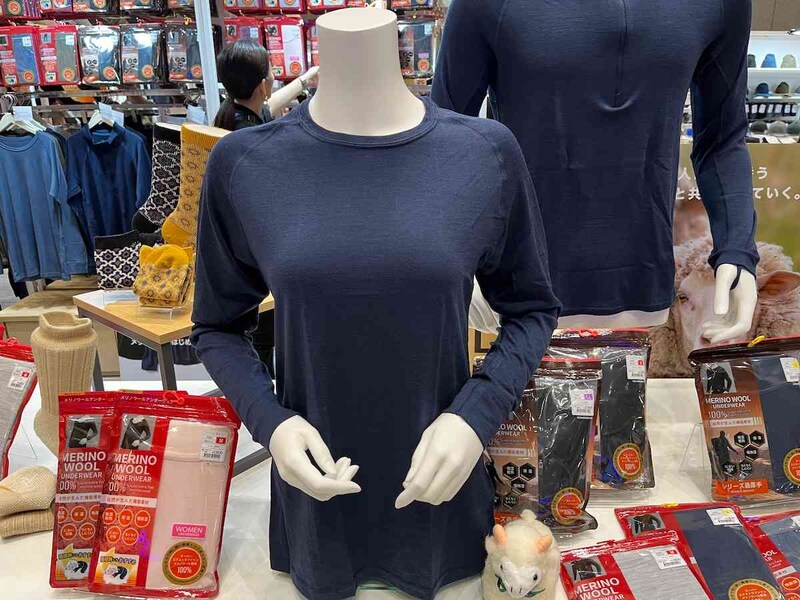 ワークマンの「メリノウール100 長袖クルーネック」は肌触りもなめらか