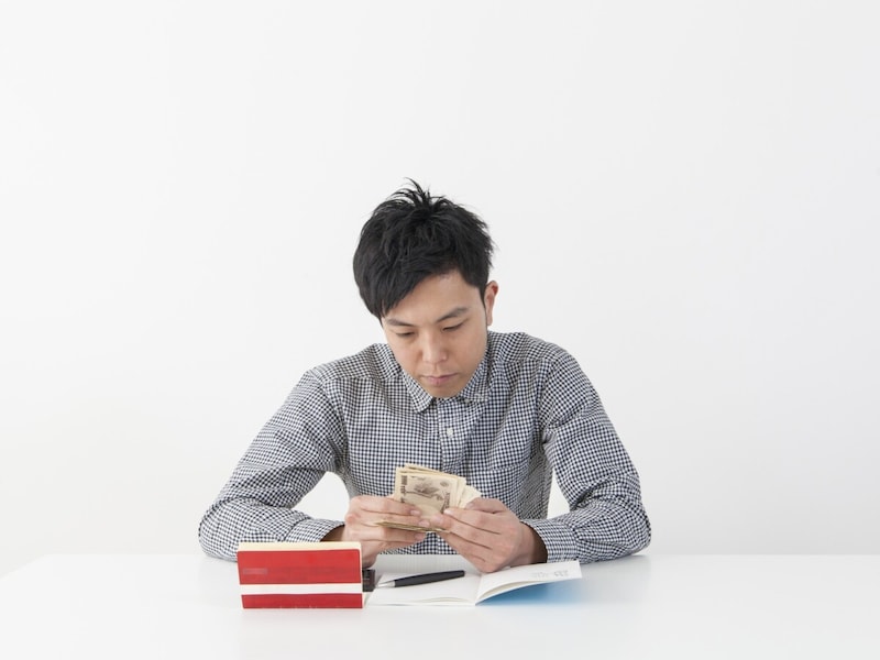 地方銀行の定期預金に預け入れて資産形成！（画像：PIXTA）