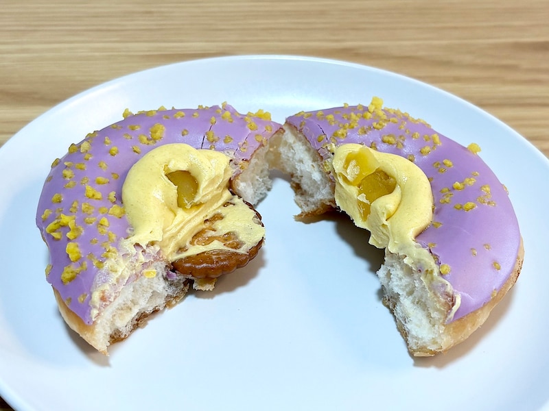 ドーナツの中にはビスケットが! スイートポテトタルト風の味わいを楽しめるドーナツです