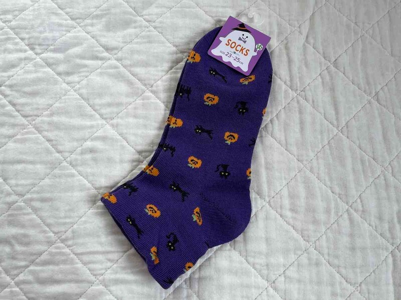 キャンドゥの「婦人　アンクル丈靴下　HWプチ総柄」