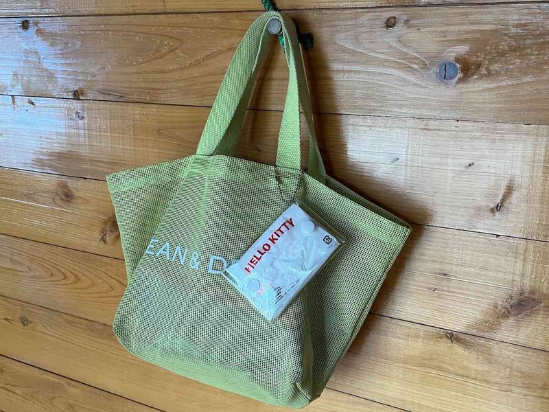 バッグの持ち手などにもつけられる