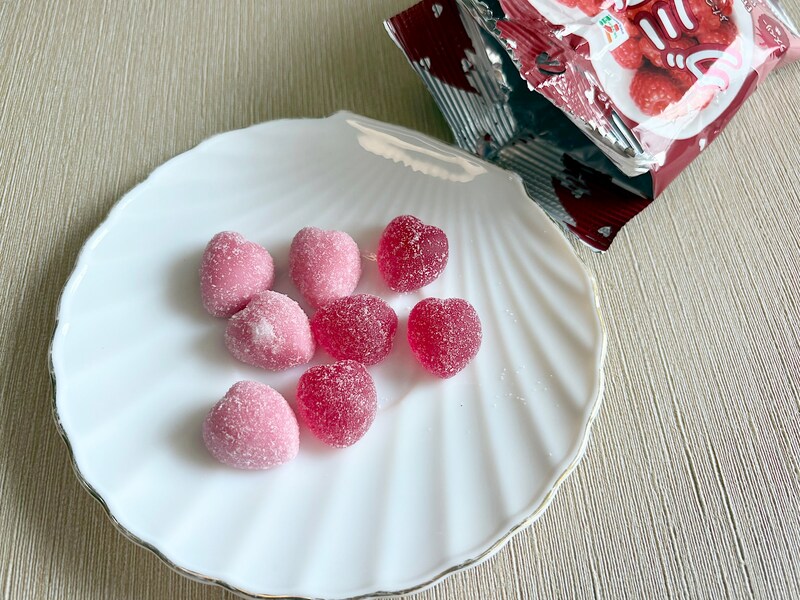 キュートな2種類のハートグミ。甘酸っぱい味わいがたまりません