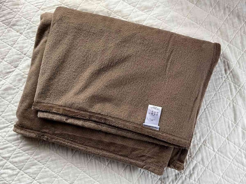 ワークマンの「メディヒール(R)ウォームブランケット」は毛布や膝掛けとして使える