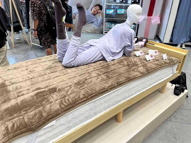 ワークマンの「メディヒール(R)ウォーム敷きパッドシングル／セミダブル」はコスパも肌触りもよし！