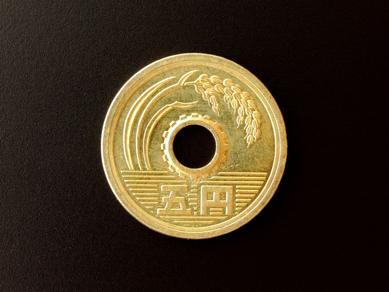 5円玉（画像出典：PIXTA）