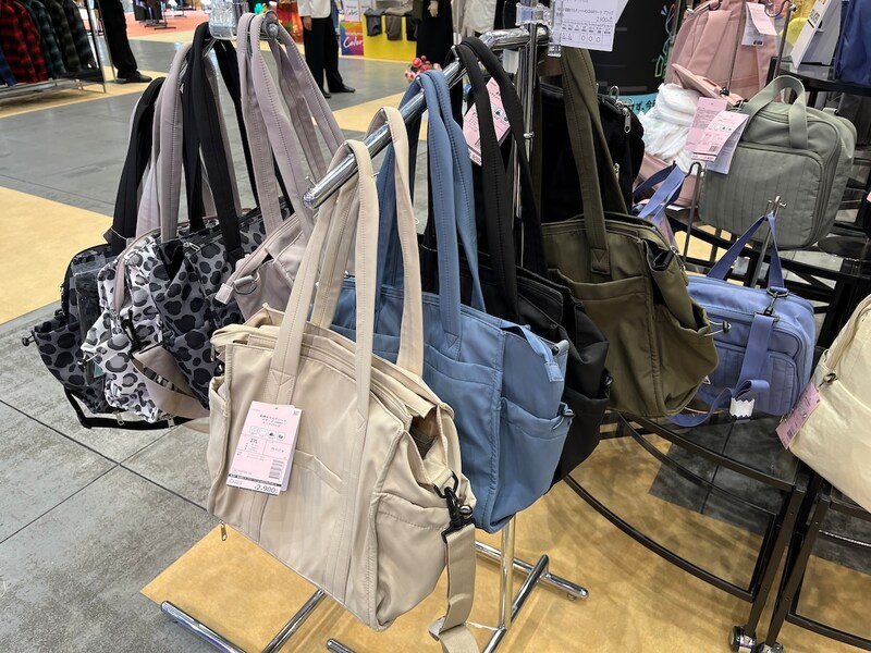 ワークマンの「高撥水マルチシートインマザーズ2WAYトートバッグ」