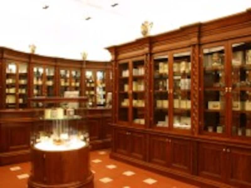 サンタ・マリア・ノヴェッラ新丸ビル店内観