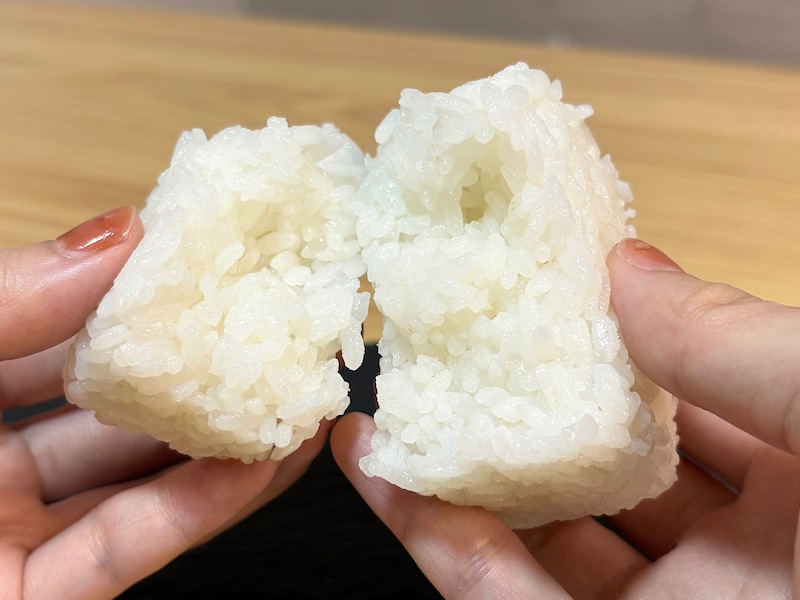 「セブン-イレブン」は3社の中で、最も塩味が強め。塩気のあるおむすびが好きな人にぴったり!