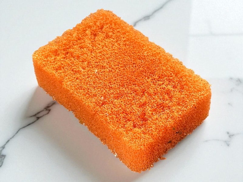 使い古したキッチンスポンジ