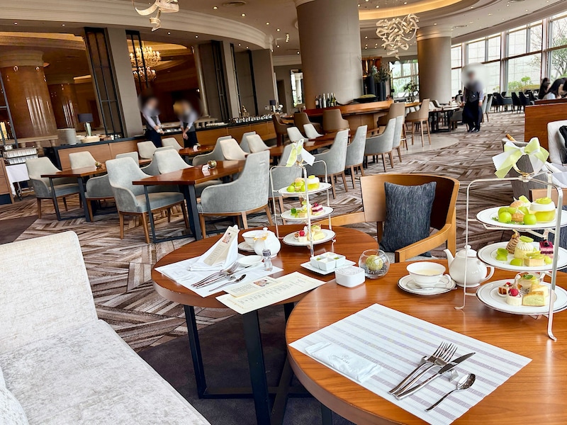 ゆったりとした席で、優雅なひとときを堪能できます 