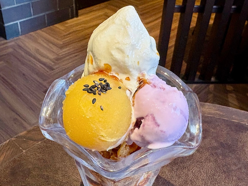 さつまいもペーストを崩しながら味わうアイスが絶品!