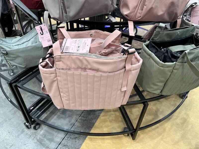 ワークマンの「高撥水マザーズキルティングマルチアウトポケットトート」