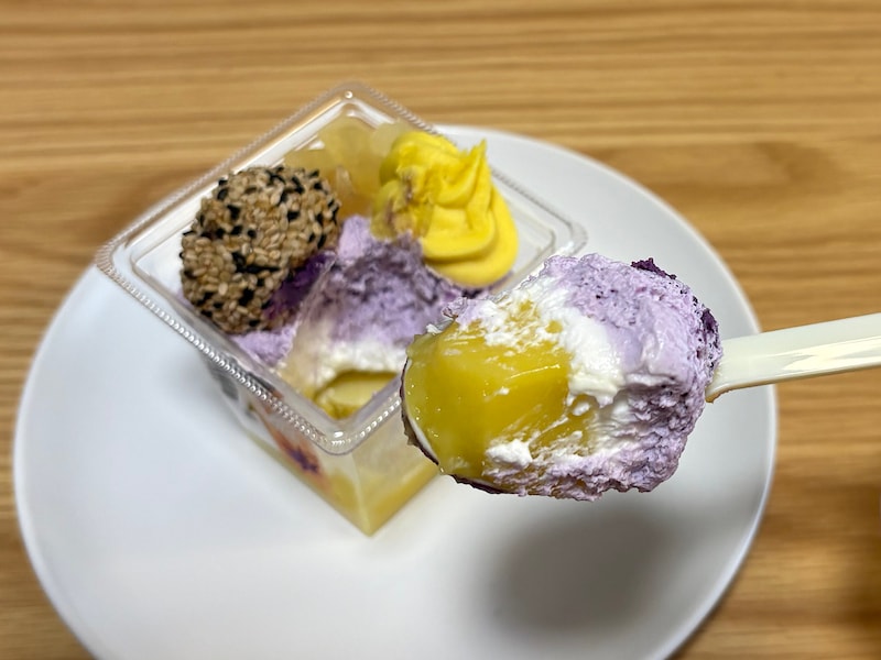 どこを食べてもお芋の濃厚な味わい。お芋を存分に堪能できる、やわらかなパフェです。