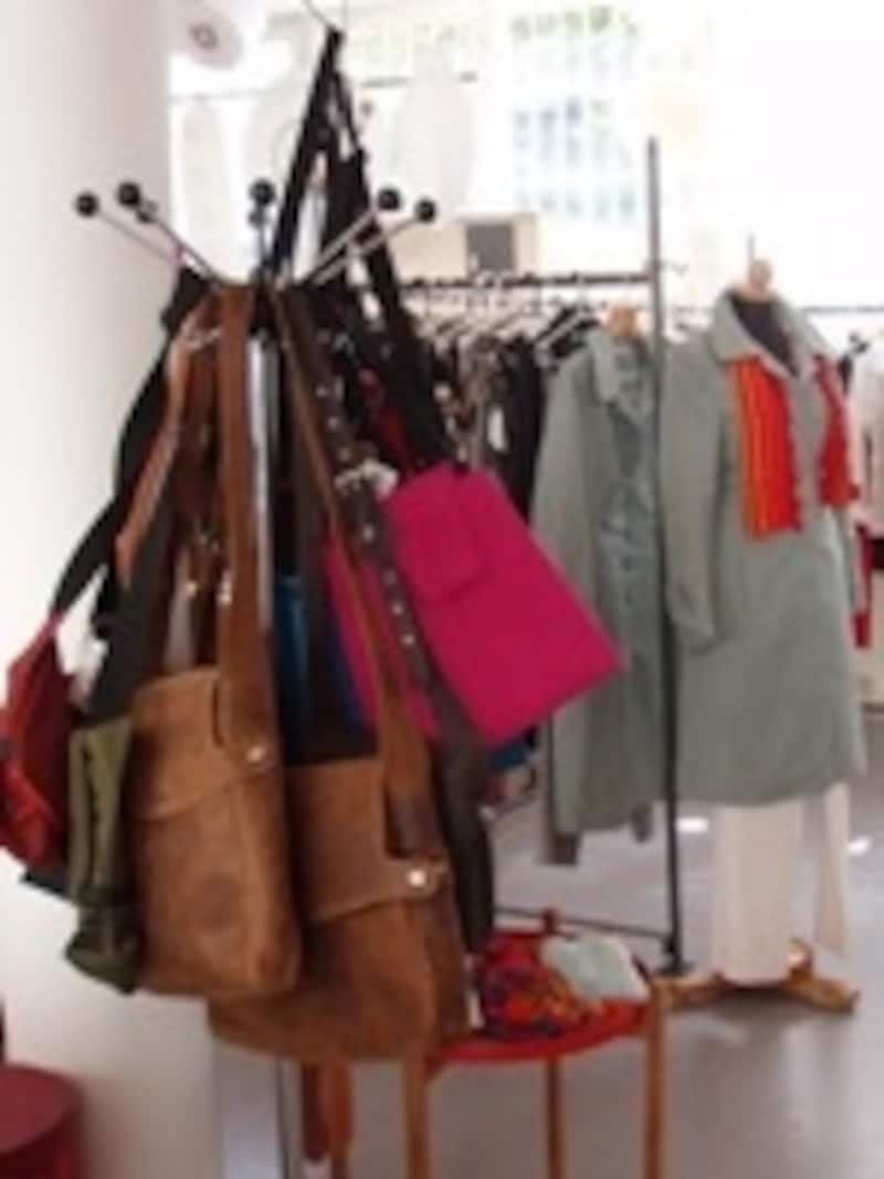 手作業なので、すべての商品が世界に数点しかない限定品。