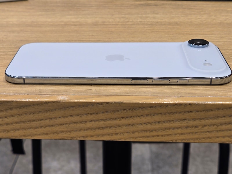 SIMスロットは非搭載