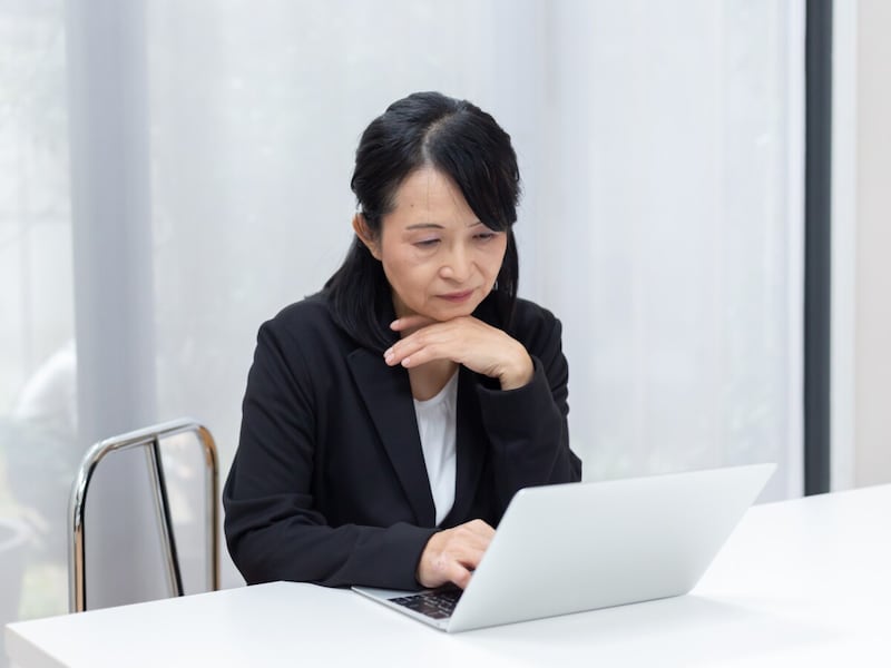 女性