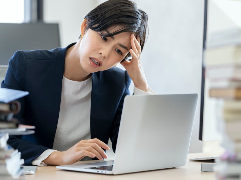 部下からの「逆パワハラ」に対する怒りと無力感の正体とは？その感情の正体と、自分を守るための心の向き合い方を紹介。　※画像出典：PIXTA