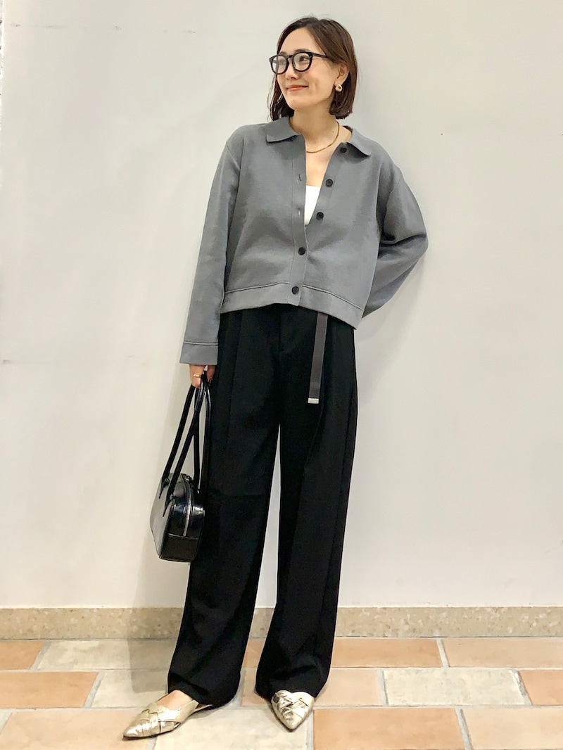 ポロ襟のついたニットは今季のトレンドアイテムです 出典:StyleHint