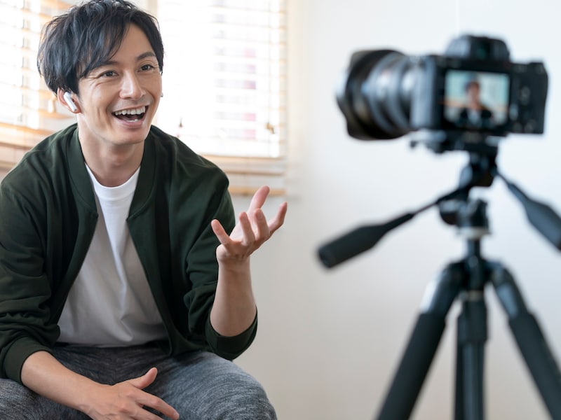 元恋人が、自分との私的なやりとりをYouTubeで無断公開していた。これはプライバシーや著作権の侵害?※画像出典:PIXTA