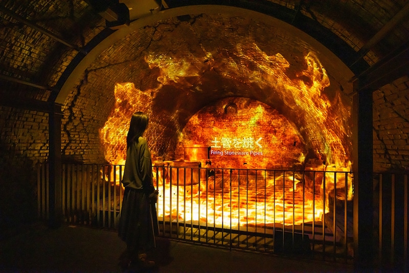 煉瓦造の窯の中では窯プロジェクションを鑑賞できる