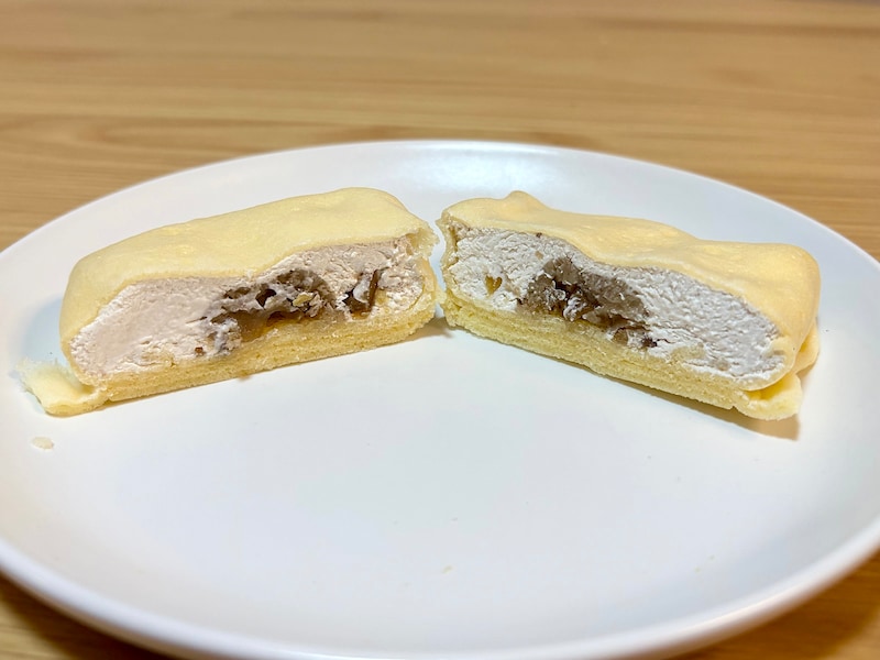 もちもちのクレープに栗の風味が口いっぱいに広がります