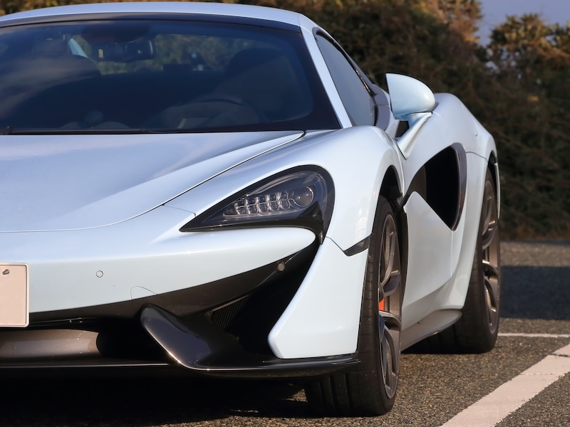 高級車を買うのが夢（画像：PIXTA）