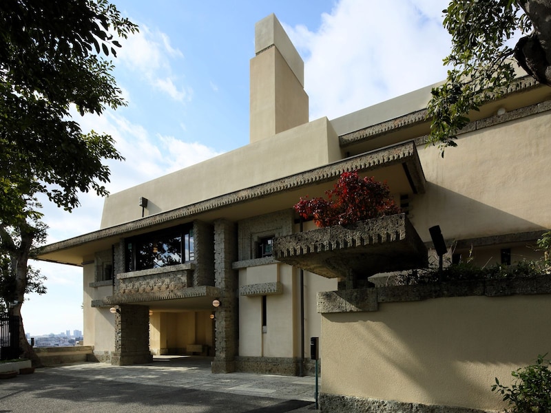 国指定重要文化財 ヨドコウ迎賓館（入口アプローチ）フランク・ロイド・ライト設計 ※画像提供：株式会社ヨドコウ