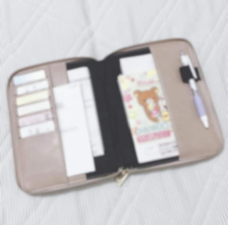 LUCIANNAの「B6手帳ケース」は収納力も抜群