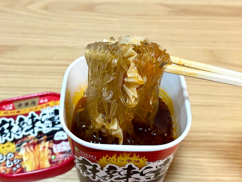麺がもちもち! かやくには珍しい湯葉がアクセントになって美味です