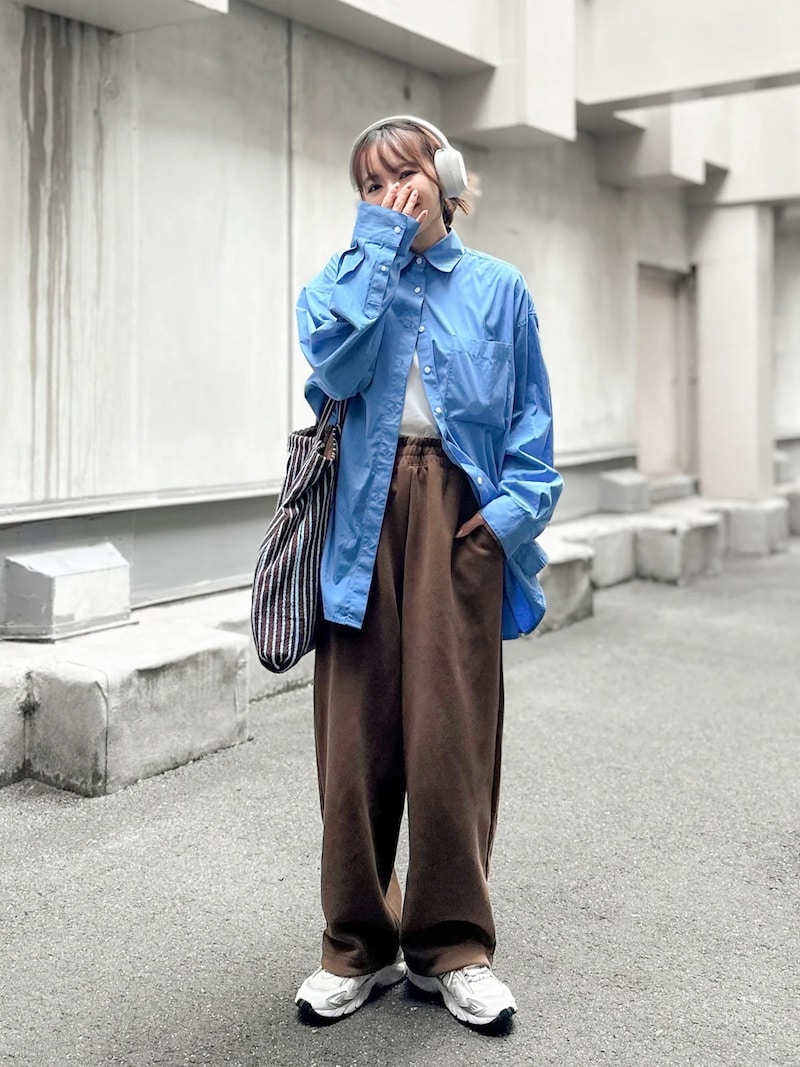 ユニクロのスウェットパンツはブラウンでおしゃれ度アップ　出典：WEAR