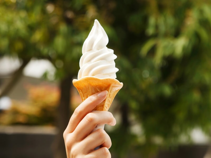 喉が痛くて冷たいアイスばかり食べてしまいます。逆効果？