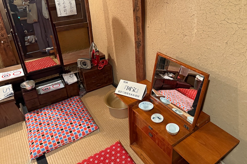 2階には撮影で使用された楽屋も