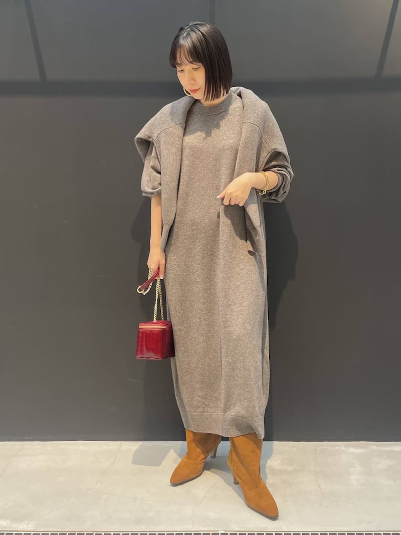 すっぽりと覆うようなデザインであたたかく着られます 出典:WEAR