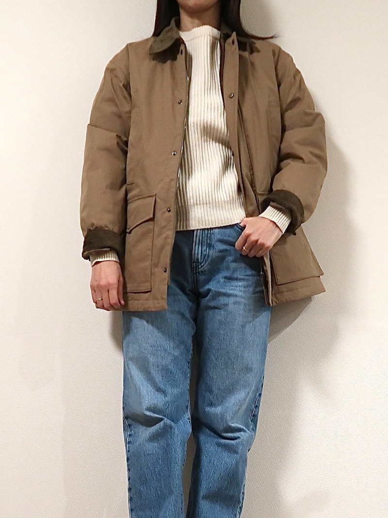 肩まわりや袖にボリュームのある分厚いニットも着込めます