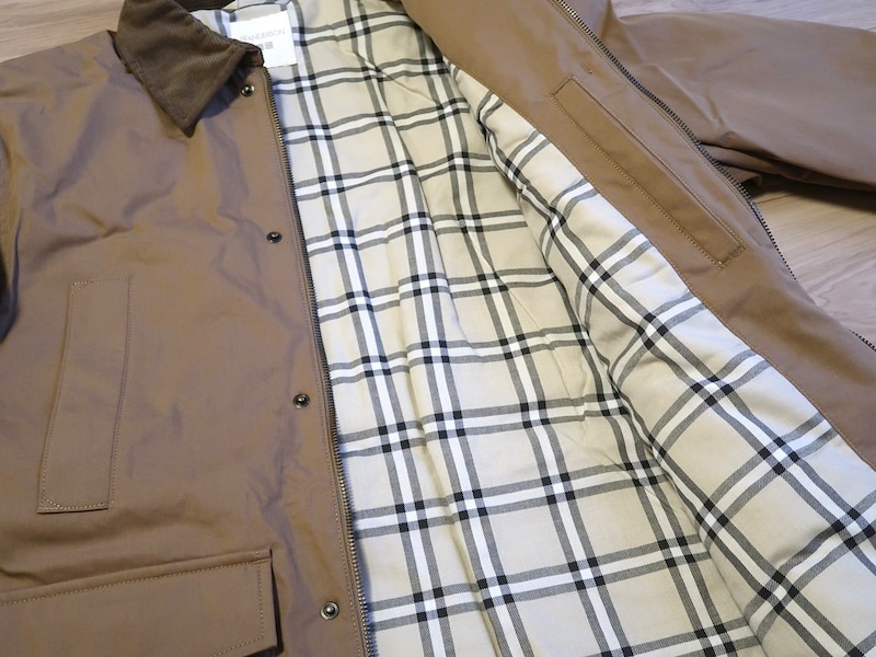 内側がチェック柄になっているのも気分が上がるポイントです