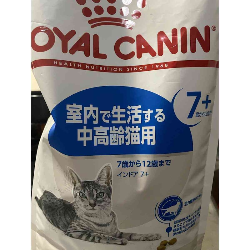 ロイヤルカナンの「インドア?7+(室内で生活する7歳以上の猫専用フード?中高齢猫用)」