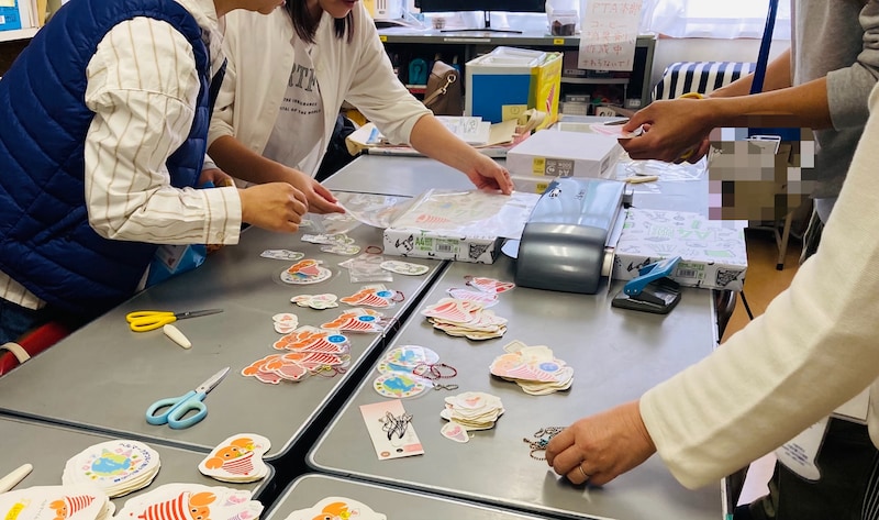 PTA会議室で和やかに活動しています