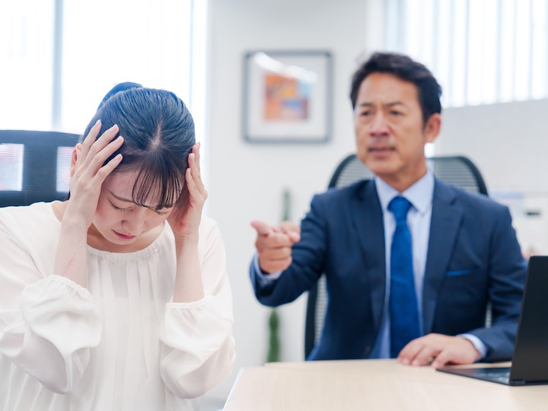 職場でこんな理不尽な状況に追い込まれたことはありませんか？  ※サムネイル画像：PIXTA