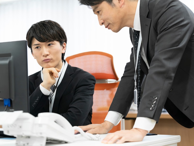 自分のミスを部下のせいにする理不尽な上司の心理的背景とは？※サムネイル画像：PIXTA