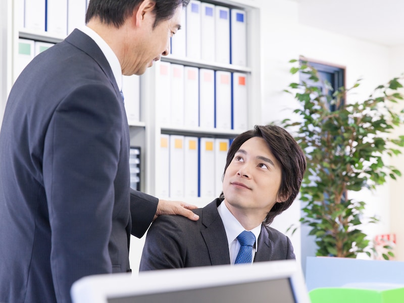 えこひいきする上司に悩む部下のリアルな事例を紹介！ ※サムネイル画像：PIXTA