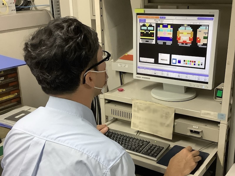 この人が「熱海駅のスーパードッター」だ。画面には作成中の列車アイコンが見える