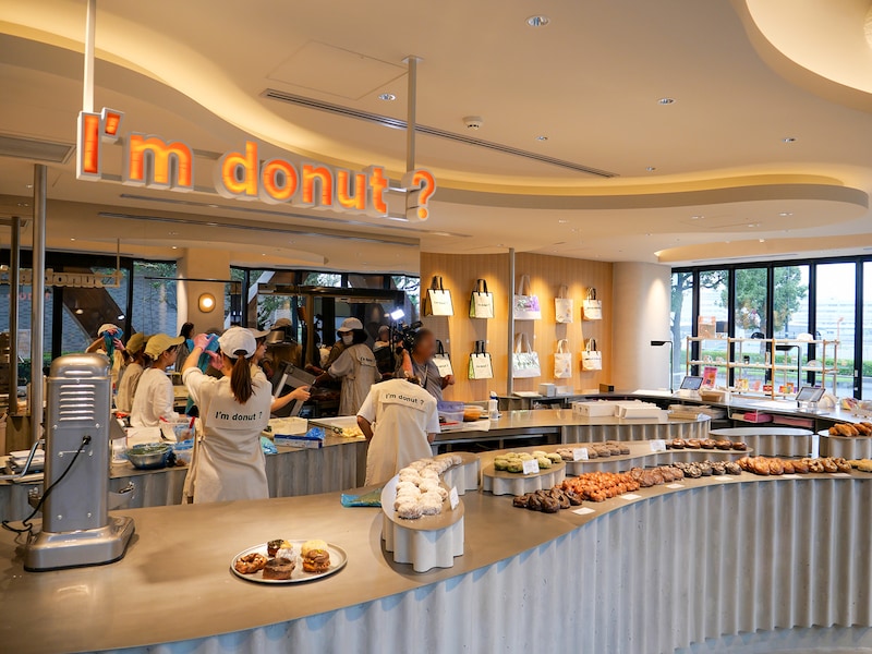 開放的なオープンキッチンが印象的（筆者撮影）