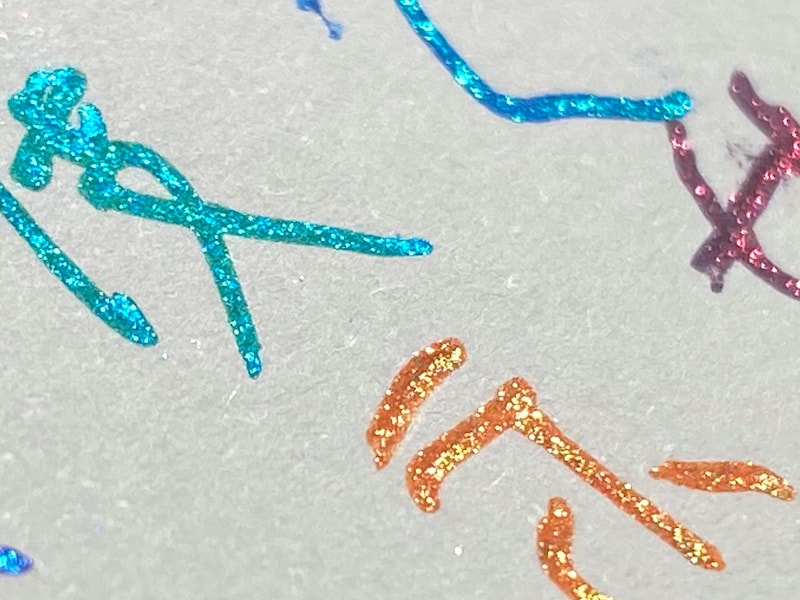 デュアルメタリックの筆跡拡大写真