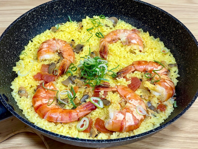 お店で食べるような本格的なパエリアの味わい。具材もたっぷり！