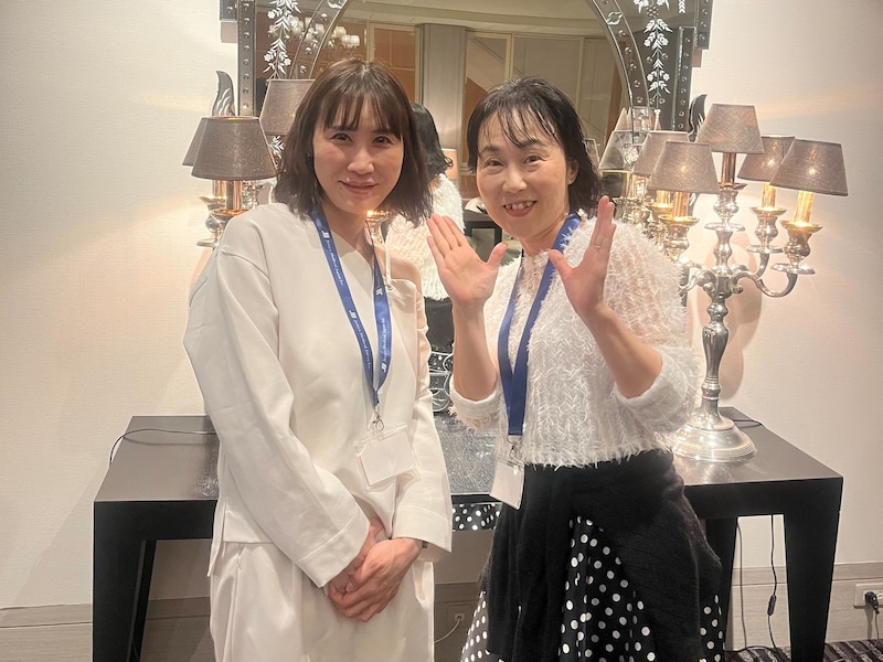 宮本亜希子先生（左）と筆者。女性美容医療協会（WAM）の イベントにて