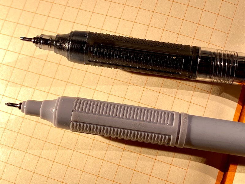 モノグラフライトの油性と水性ゲルの比較