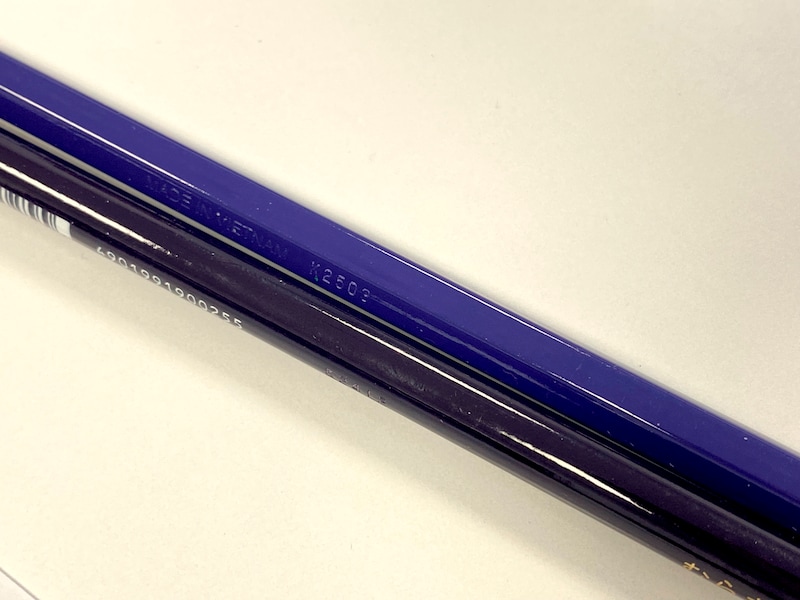 紫と黒、軸色の比較